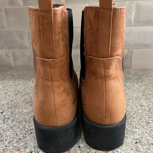 Chelsea - Picture 3 of 6